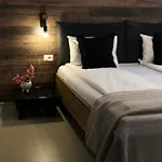 Timhouse Konukevi 3*