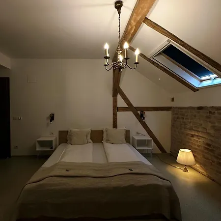 Timhouse Πανσιόν