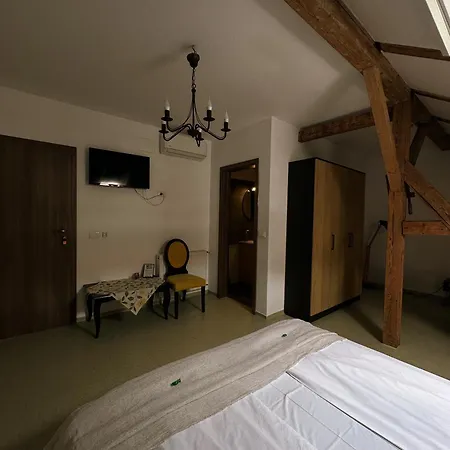Timhouse Πανσιόν 3*
